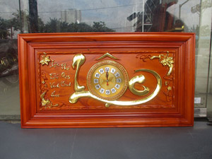 Tranh gỗ đồng hồ chữ Lộc tiếng việt thếp vàng kích thước 88cm x 48cm - TGPX2285-1